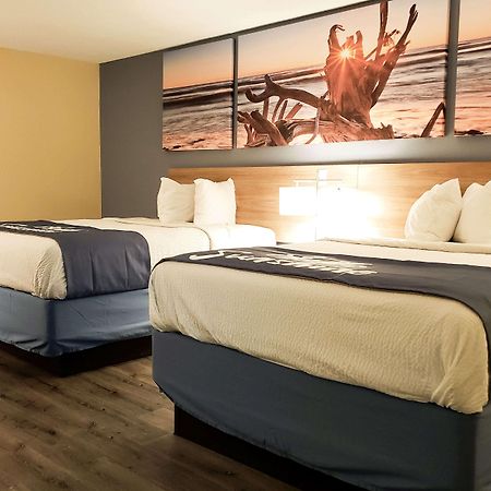 Days Inn & Suites By Wyndham Мерилвил Екстериор снимка