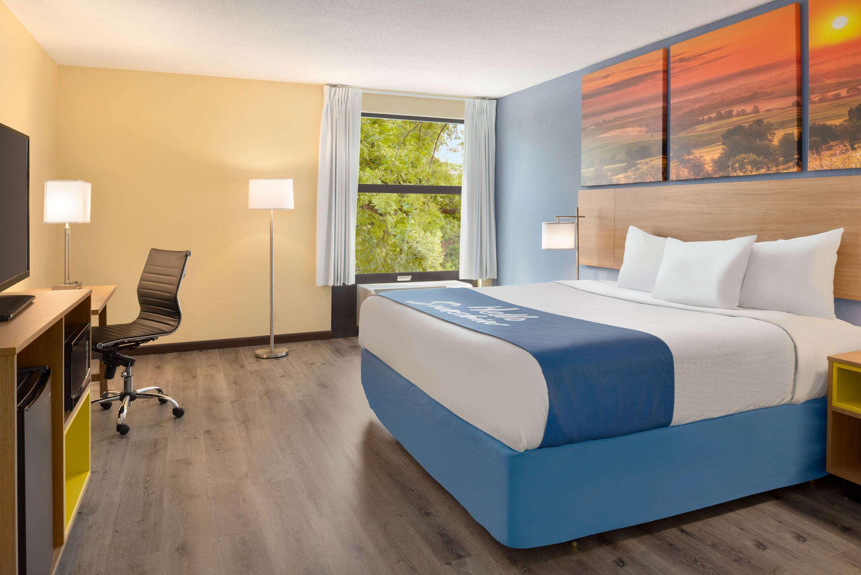 Days Inn & Suites By Wyndham Мерилвил Екстериор снимка