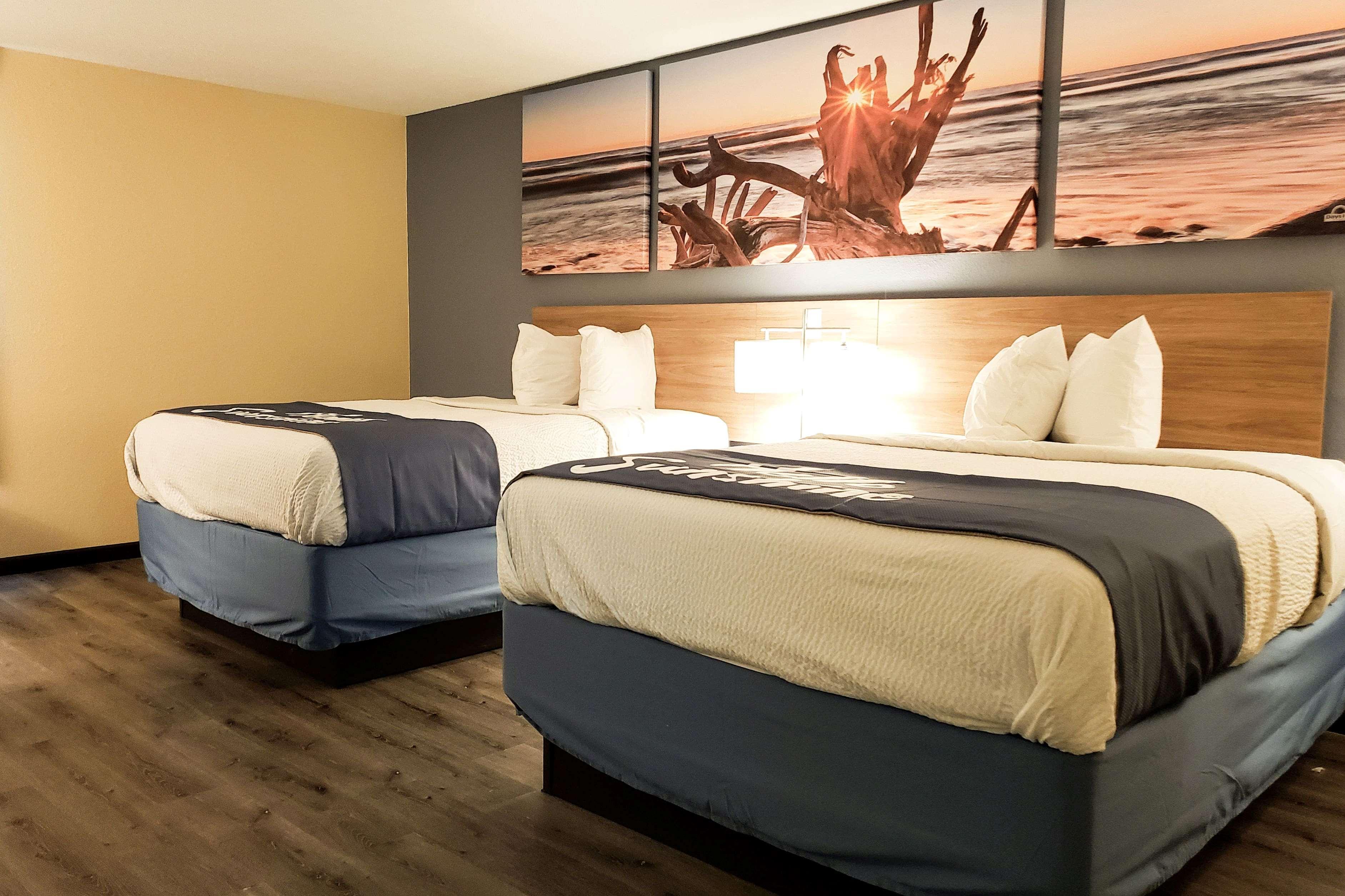 Days Inn & Suites By Wyndham Мерилвил Екстериор снимка