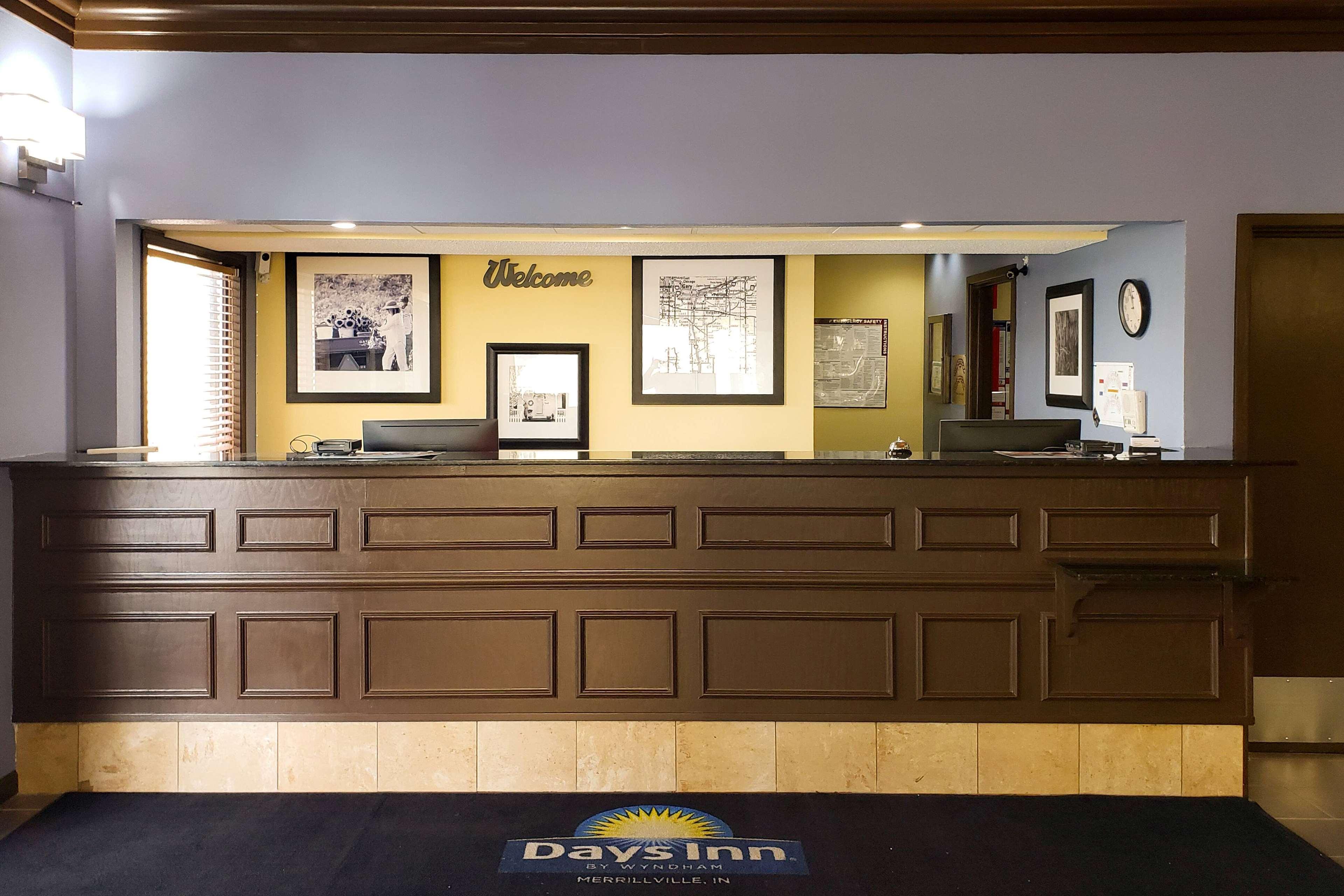 Days Inn & Suites By Wyndham Мерилвил Екстериор снимка