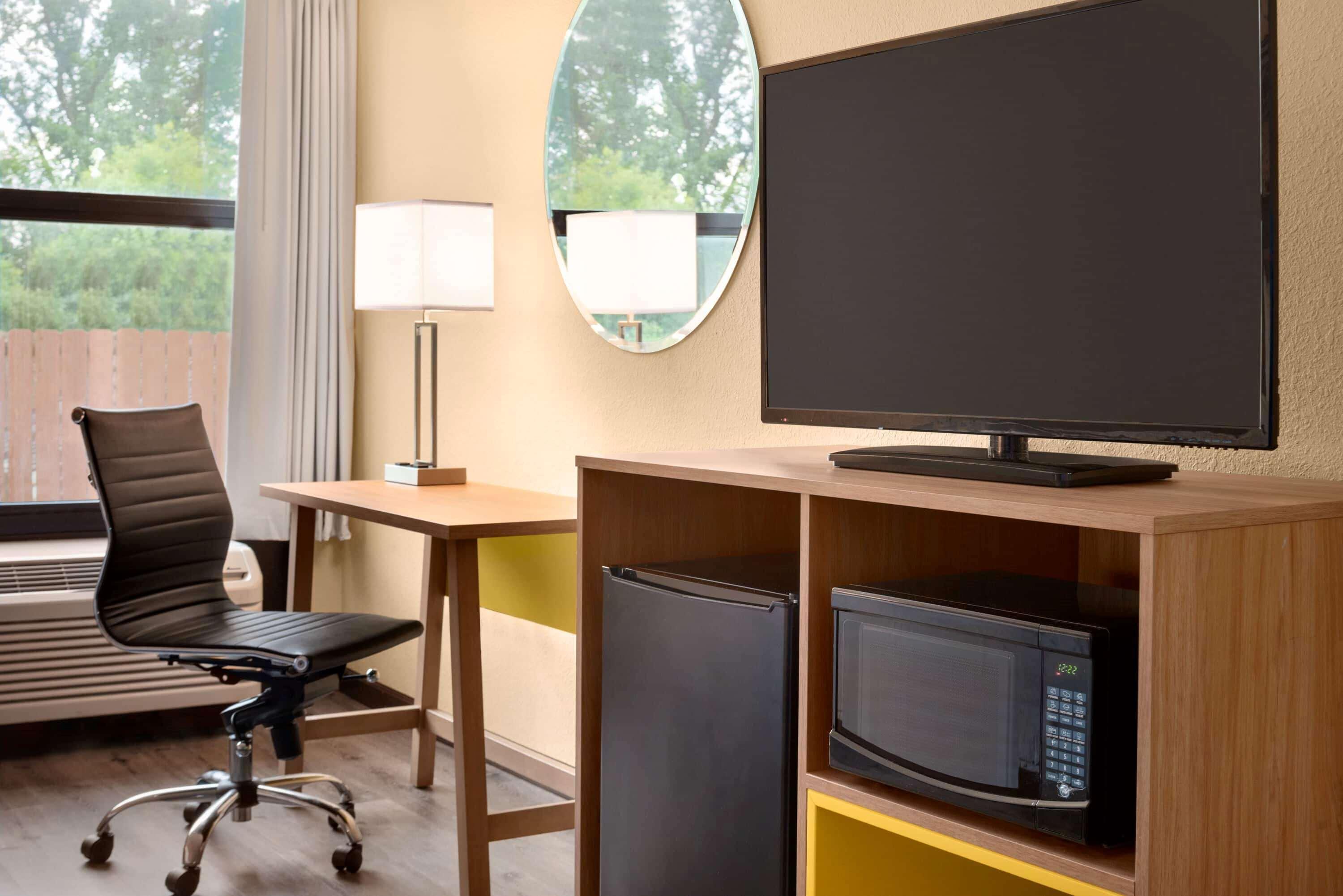 Days Inn & Suites By Wyndham Мерилвил Екстериор снимка