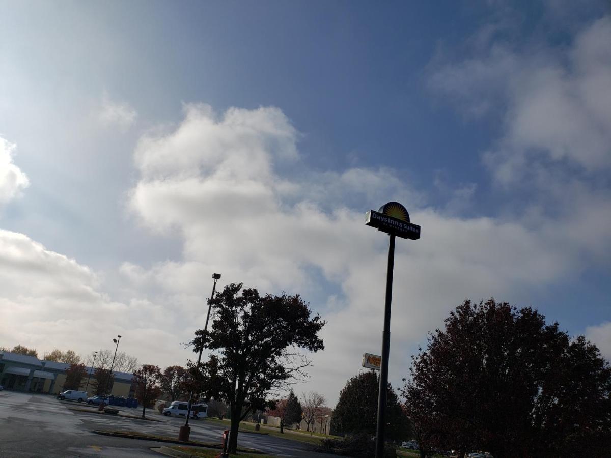 Days Inn & Suites By Wyndham Мерилвил Екстериор снимка