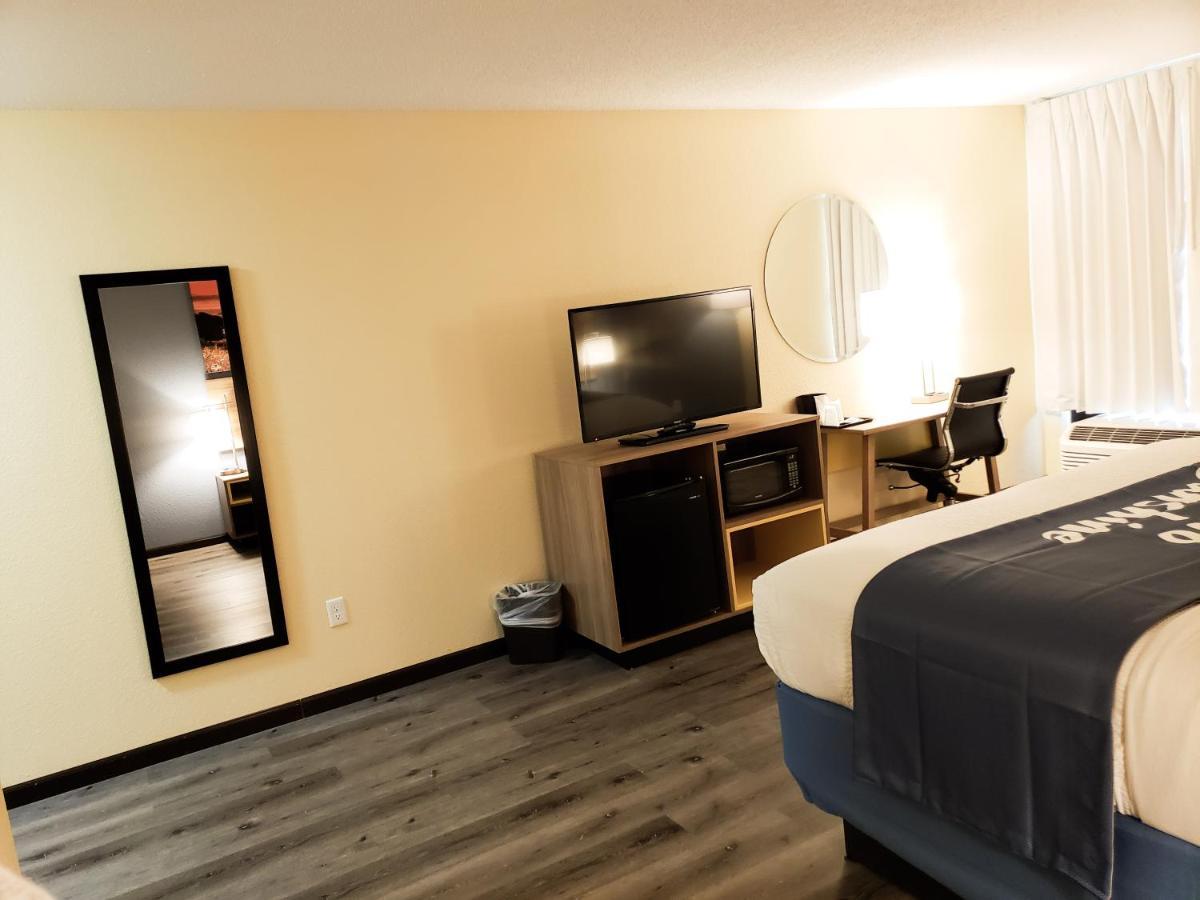 Days Inn & Suites By Wyndham Мерилвил Екстериор снимка