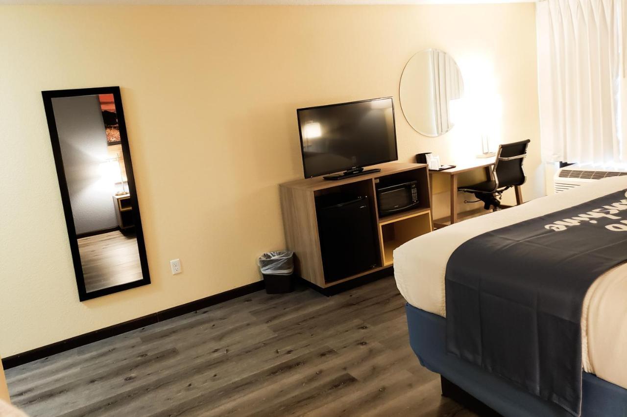 Days Inn & Suites By Wyndham Мерилвил Екстериор снимка