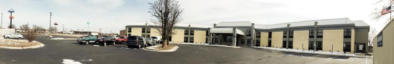 Days Inn & Suites By Wyndham Мерилвил Екстериор снимка